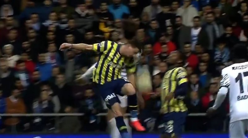 Fenerbahçe'de Mert Hakan'ın golü iptal oldu.İşte o anlar